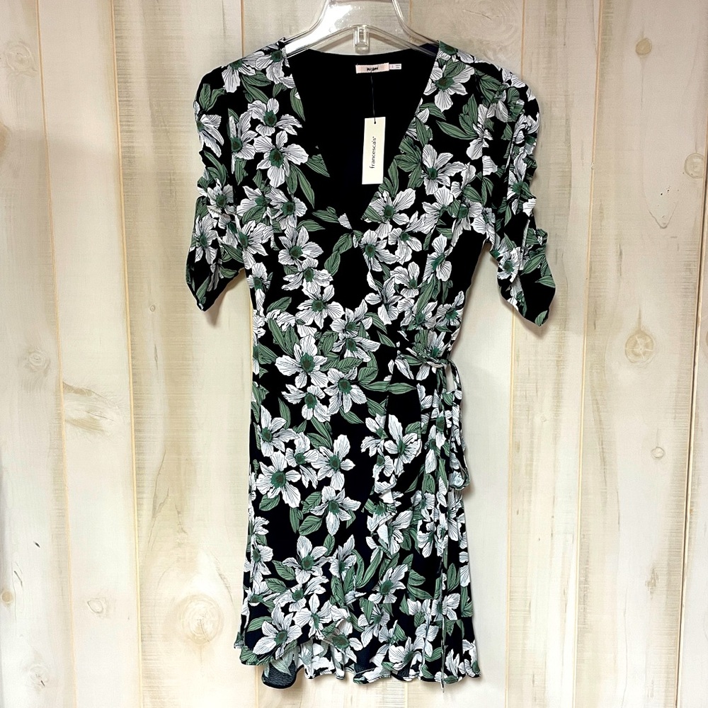 NWT Francesca’s Mi Ami Black White Green Floral Flutter Hem Wrap Dress Sz S - Picture 1 of 6